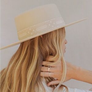 LACK OF COLOR - THE SIERRA GOLD, NWT Size 55cm.